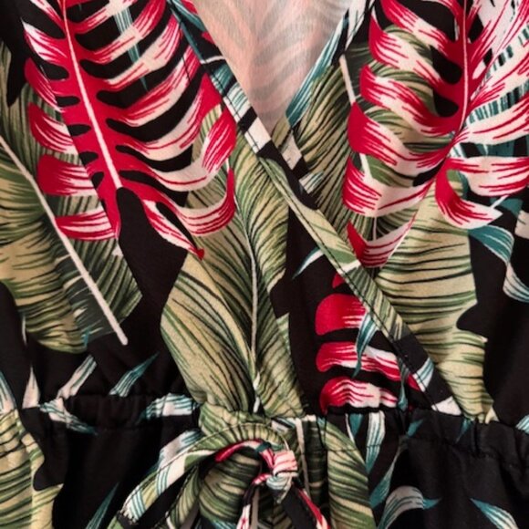 ROMPER de Verano con estampado tropical (Women’s Plunge Printed Summer Romper) - Picture 3 of 6